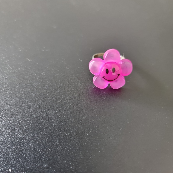 ⭐HOST PICK⭐ Smiley Ring Set - Picture 2 of 9